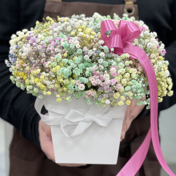 Нежная радужная гипсофила в коробке