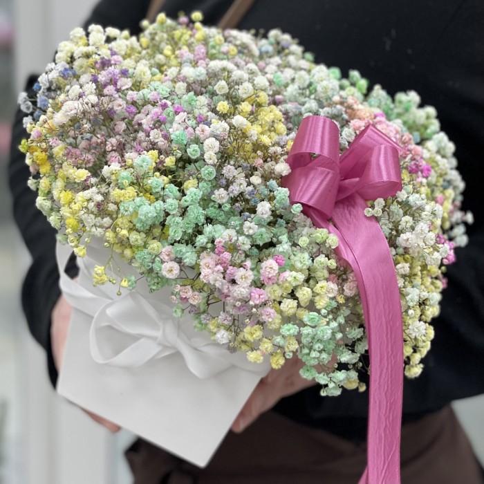 Нежная радужная гипсофила в коробке