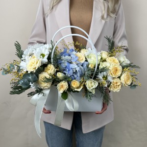 Букет дня в коробке Весеннее Небо