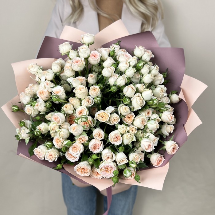 25 кустовых кремовых роз Сансер 60 см