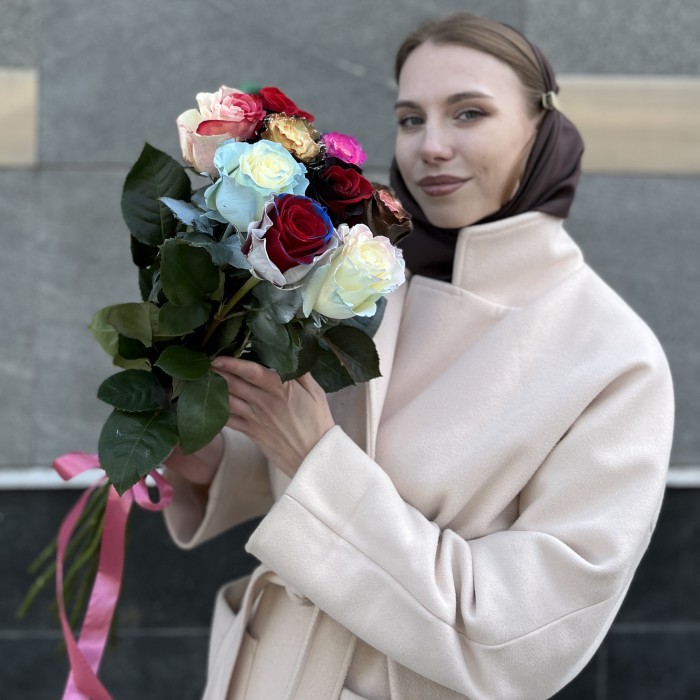 Букет радужных роз MIX