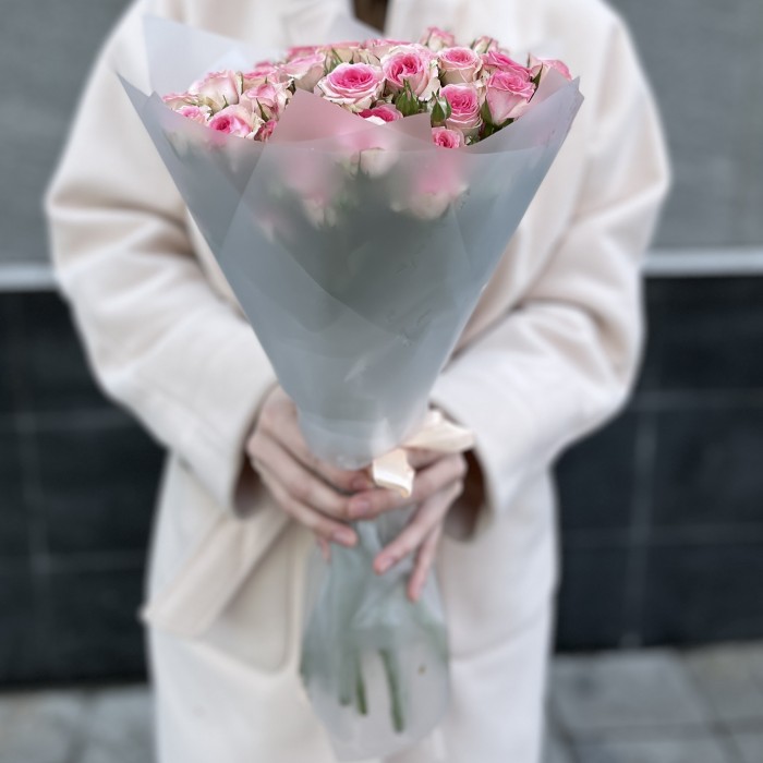 15 кустовых роз Тралала 40 см