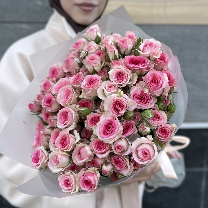 15 кустовых роз Тралала 40 см