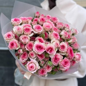 15 кустовых роз Тралала 40 см