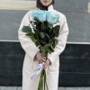 7 радужных бело-голубых роз 70 см
