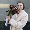 7 радужных коричнево - розовых роз 50 см