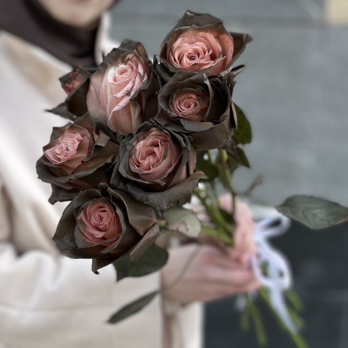 Радужная коричнево - розовая роза 50 см