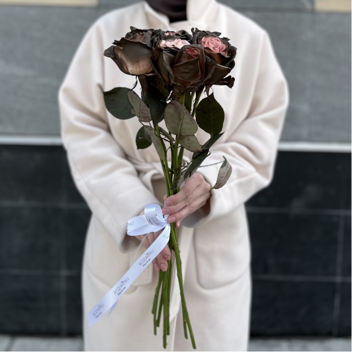 Радужная коричнево - розовая роза 50 см