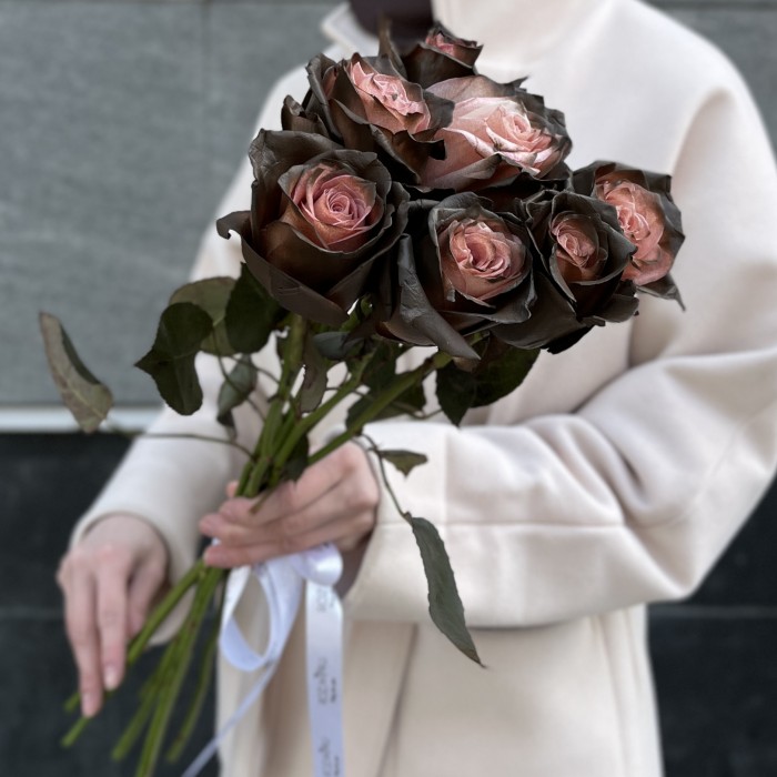 Радужная коричнево - розовая роза 50 см