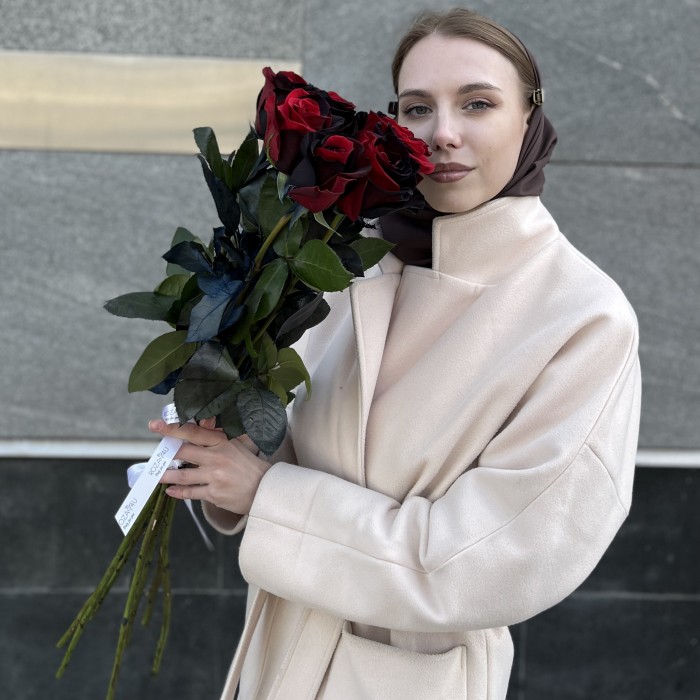 Радужная крано-черная роза 70 см