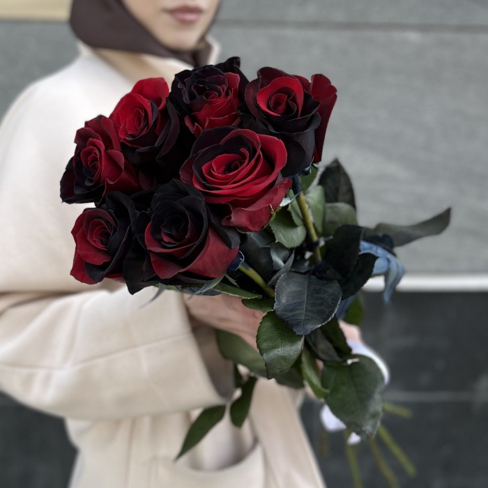 Радужная крано-черная роза 70 см