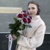 Радужная бело - сине - красная роза 70 см