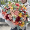 101 кустовая Роза с эвкалиптом MIX