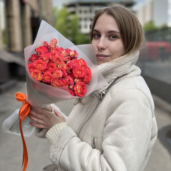 11 кустовых оранжево-жёлтых роз Саммер Дэнс