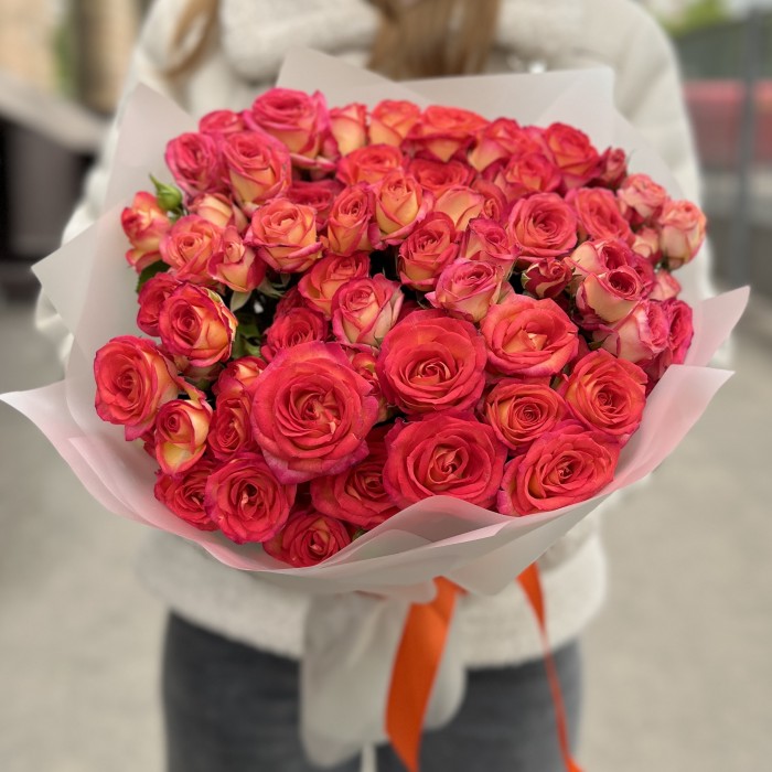 15 кустовых роз Саммер Дэнс оранжево-жёлтая 40 см