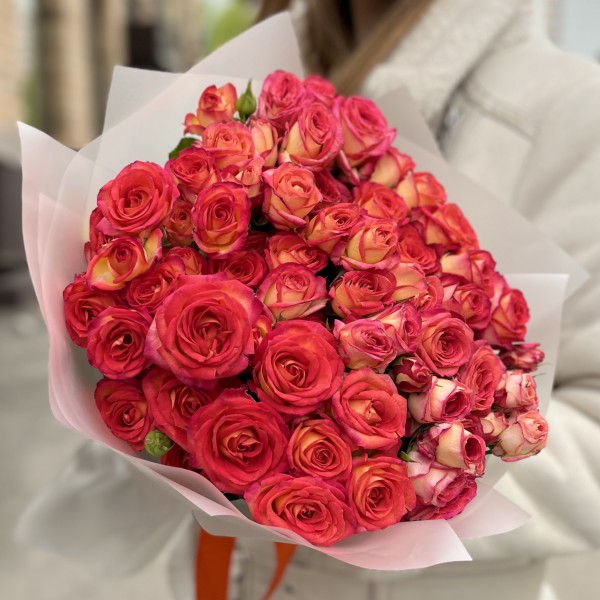 15 кустовых роз Саммер Дэнс оранжево-жёлтая 40 см