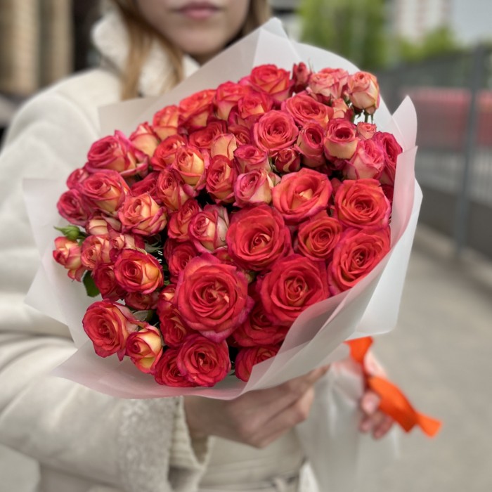 15 кустовых роз Саммер Дэнс оранжево-жёлтая 40 см