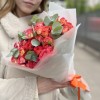 25 кустовых роз Саммер Дэнс с эвкалиптом