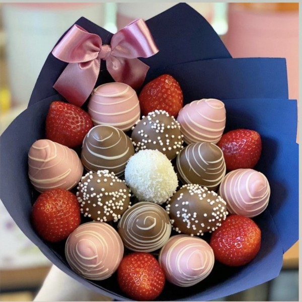 Букет из клубники в шоколаде Вкусный сюрприз