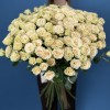 25 кустовых роз Тринити 80 см
