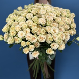 Кустовая роза Тринити 80 см