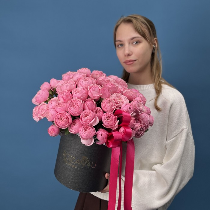 25 кустовых пионовидных роз Мансфилд Пинк Парк в коробке