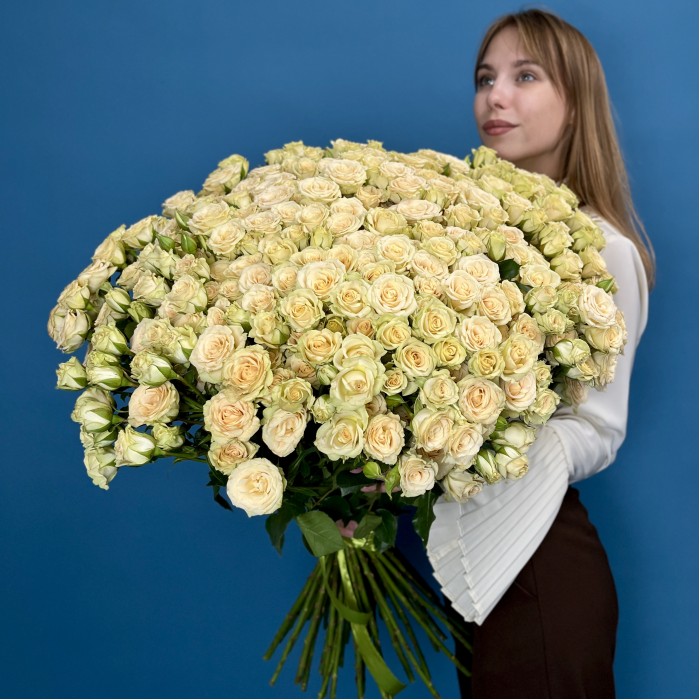 51 кустовая Роза Тринити 80 см