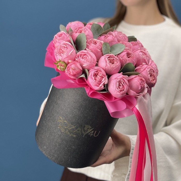 7 пионовидных роз Мансфилд Пинк Парк в коробке