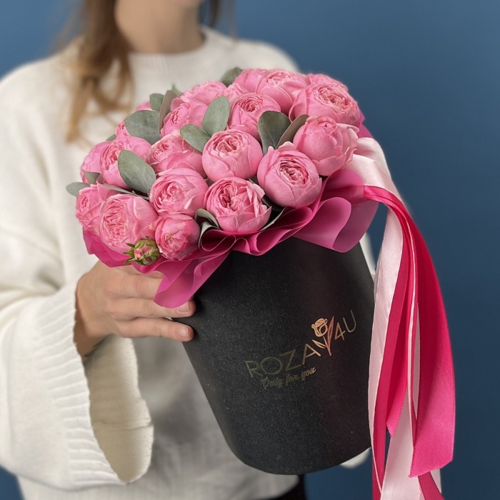 7 пионовидных роз Мансфилд Пинк Парк в коробке