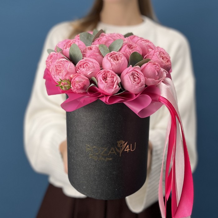 7 пионовидных роз Мансфилд Пинк Парк в коробке