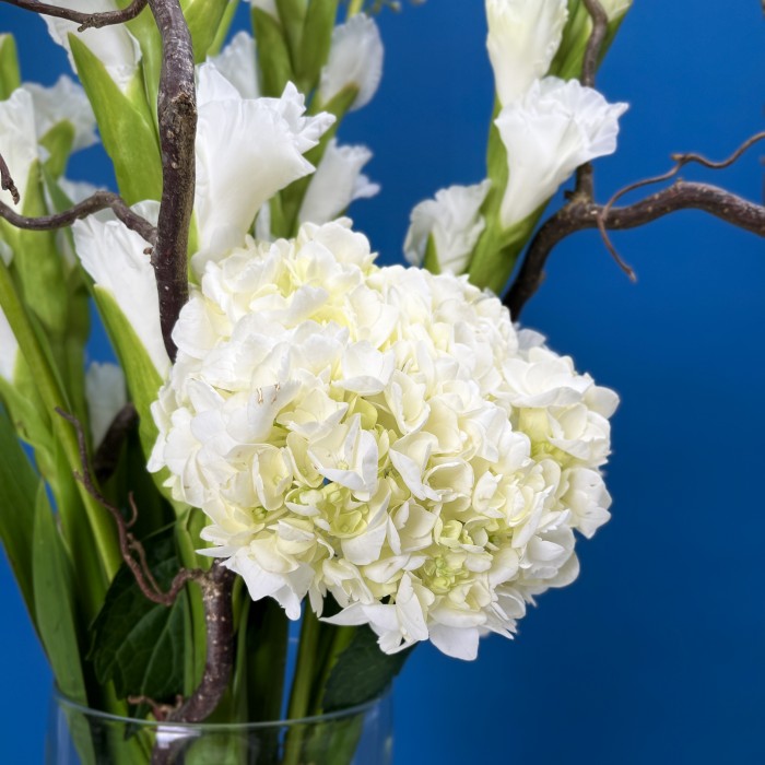 Настольная композиция с гладиолусами Белый Джаз