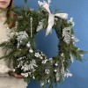 Рождественский венок с серебряным декором
