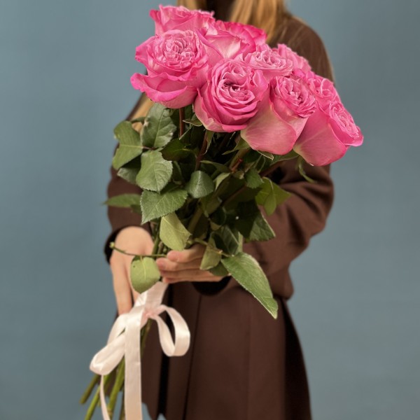 11 сиреневых роз Куинс Краун 60 см