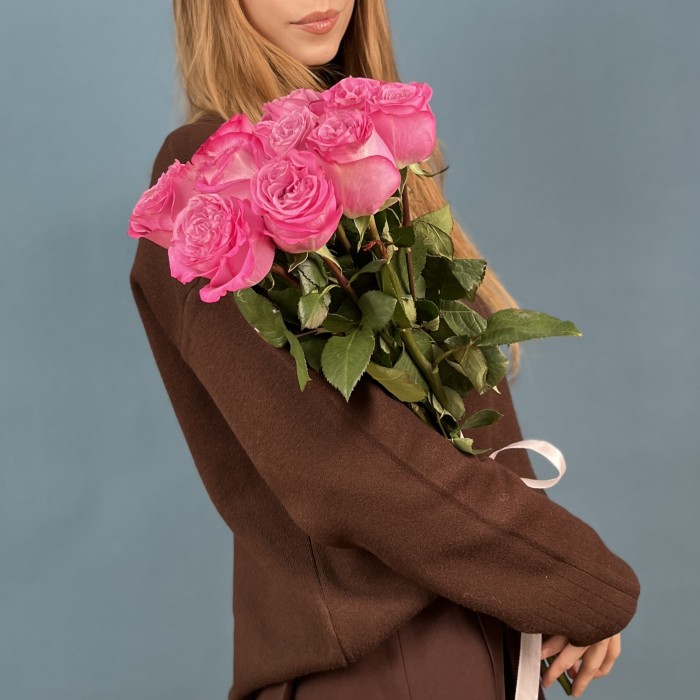 11 сиреневых роз Куинс Краун 60 см