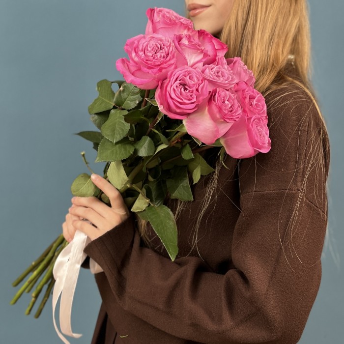 11 сиреневых роз Куинс Краун 60 см