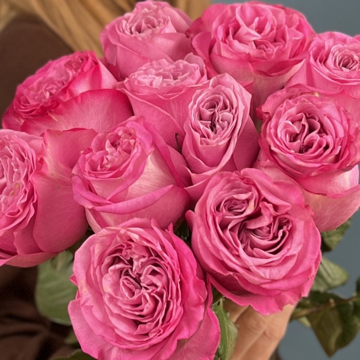 11 сиреневых роз Куинс Краун 60 см