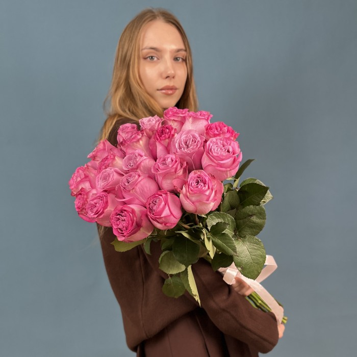 21 сиреневая роза Куинс Краун 60 см