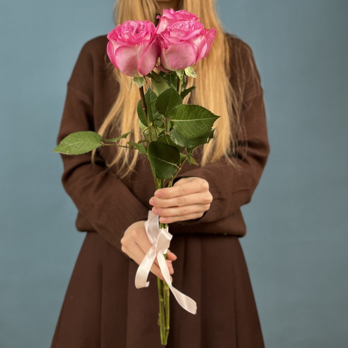 3 сиреневые розы Куинс Краун 50 см