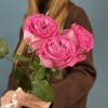 3 сиреневые розы Куинс Краун 60 см