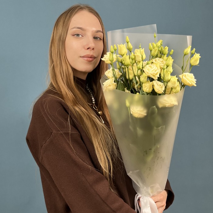 Букет из 5 кремовых эустом