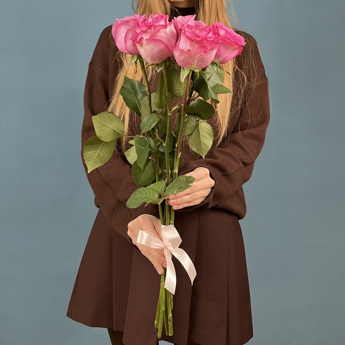 5 сиреневых роз Куинс Краун 50 см