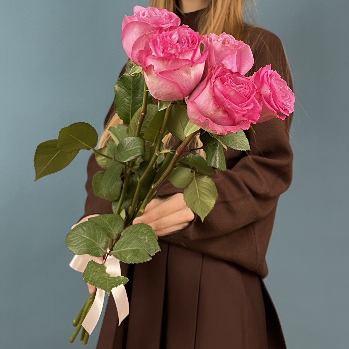 5 сиреневых роз Куинс Краун 50 см