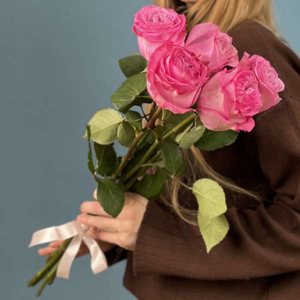 5 сиреневых роз Куинс Краун 50 см