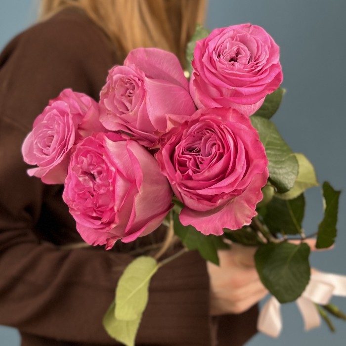 5 сиреневых роз Куинс Краун 50 см