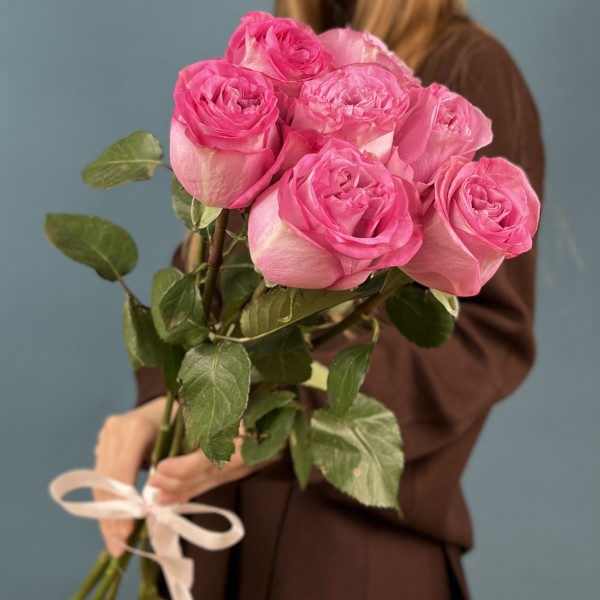 7 сиреневых роз Куинс Краун 50 см