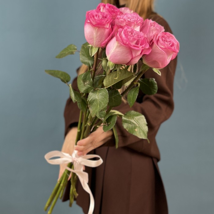 7 сиреневых роз Куинс Краун 50 см