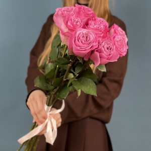 9 сиреневых роз Куинс Краун 50 см