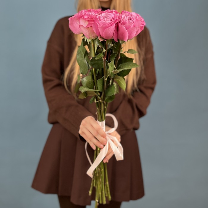 9 сиреневых роз Куинс Краун 60 см