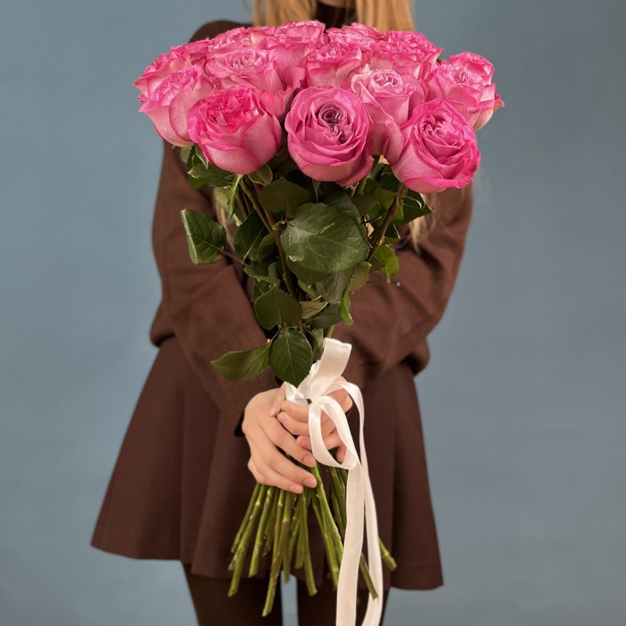 Сиреневая роза Куинс Краун 50 см