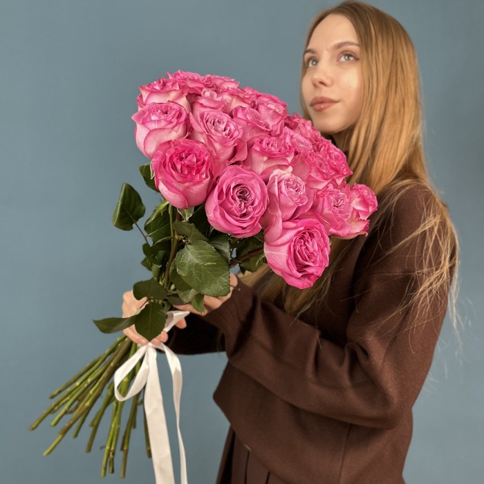 Сиреневая роза Куинс Краун 50 см